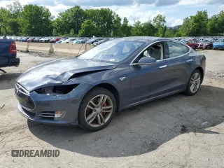 2014 Tesla Model S 60 z VIN 5YJSA1H19EFP51356, wystawiony jako Copart lot #64080295 z przebiegiem Nie podano mil oraz Szkoda całkowita • Salvage title. Historia ofert i sprzedaży dostępna na DreamBid. Obrazek 1.