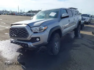 2021 Toyota Tacoma 4WD SR5 with VIN 3TMDZ5BN1MM105694, listed as a IAAI auction lot 41233853 with 1 mi miles. Bid and sale history available at carsss.com. Image 17.
