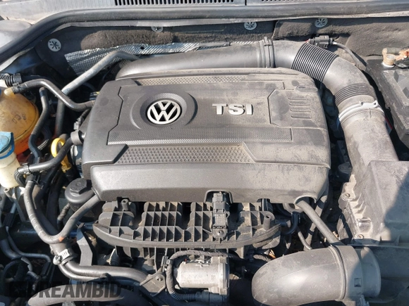 2015 Volkswagen Jetta SE with VIN 3VWD07AJ9FM411420, listed as a IAAI auction lot 40246311 with 141,456 mi miles and . Bid and sale history available at DreamBid. Image 10.