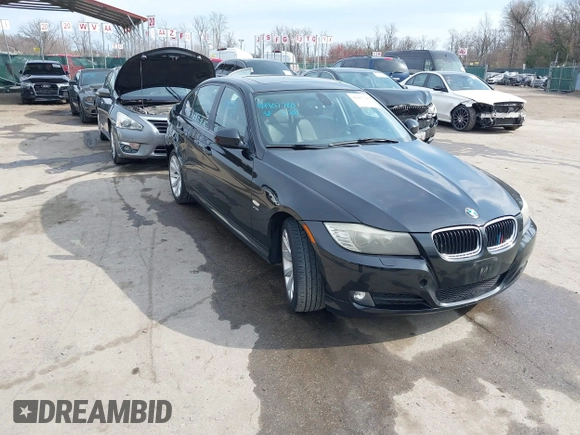 2011 BMW 3 Series 328i xDrive z VIN WBAPK7G55BNN87270, wystawiony jako IAAI lot #41907780 z przebiegiem 168 844 mil mil oraz . Historia ofert i sprzedaży dostępna na DreamBid. Obrazek 1.