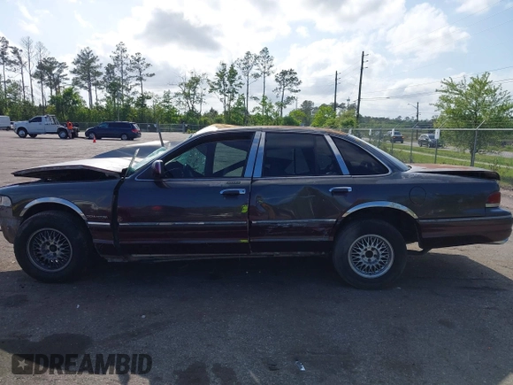 1994 Ford Crown Victoria LX с VIN 2FALP74W1RX133239, выставлен на аукционе IAAI как лот 42020257 с пробегом 110 463 миль миль и . История ставок и продаж доступна на DreamBid. Изображение 14.