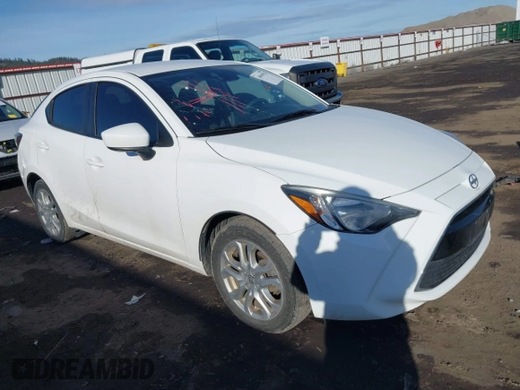 2016 Scion iA z VIN 3MYDLBZV2GY107457, wystawiony jako IAAI lot #38939578 z przebiegiem 99 928 mil mil oraz . Historia ofert i sprzedaży dostępna na DreamBid. Obrazek 1.