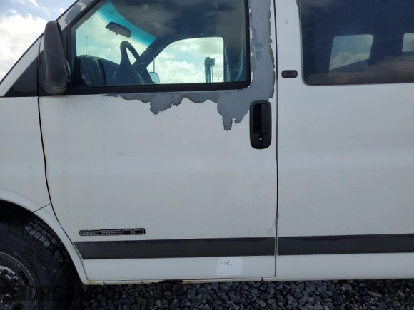 2000 GMC Savana z VIN 1GJHG35R0Y1116076, wystawiony jako Copart lot #50339725 z przebiegiem 263 035 mil mil oraz Nie do naprawy • Non repairable. Historia ofert i sprzedaży dostępna na DreamBid. Obrazek 13.
