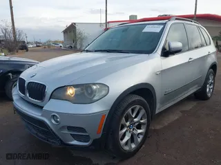 2011 BMW X5 35i with VIN 5UXZV4C5XBL407637, listed as a IAAI auction lot 41454552 with 204,510 mi miles. Bid and sale history available at carsss.com. Image 6.