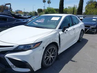 2023 Toyota Camry SE with VIN 4T1G11AK0PU736081, listed as a IAAI auction lot 42090419 with 32,303 mi miles and . Bid and sale history available at DreamBid. Image 6.