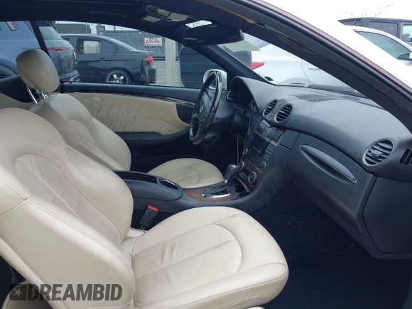 2008 Mercedes-Benz CLK 350 с VIN WDBTJ56H38F241787, выставлен на аукционе IAAI как лот 42184829 с пробегом 97 818 миль миль и . История ставок и продаж доступна на DreamBid. Изображение 5.