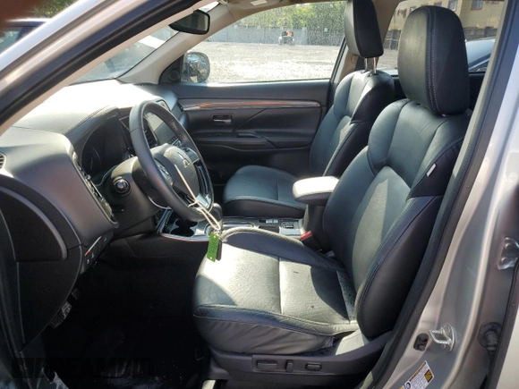 2020 Mitsubishi Outlander SE z VIN JA4AD3A36LZ028270, wystawiony jako Copart lot #58084565 z przebiegiem 49 111 mil mil oraz Szkoda całkowita • Salvage title. Historia ofert i sprzedaży dostępna na DreamBid. Obrazek 7.