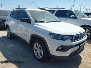 2024 Jeep Compass Latitude with VIN 3C4NJDBN5RT119388, listed as a IAAI auction lot 41971926 with 32,709 mi miles. Bid and sale history available at carsss.com. Image 1.