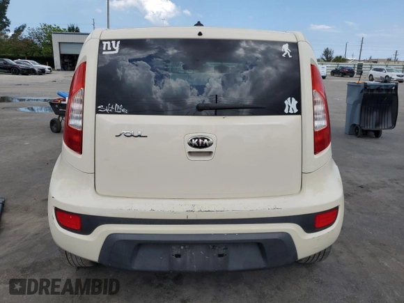 2013 Kia Soul + z VIN KNDJT2A66D7756763, wystawiony jako Copart lot #56769655 z przebiegiem 169 869 mil mil oraz Szkody całkowita. Historia ofert i sprzedaży dostępna na DreamBid. Obrazek 6.