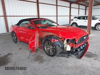 2016 Ford Mustang EcoBoost Premium z VIN 1FATP8UH5G5247265, wystawiony jako IAAI lot #42502161 z przebiegiem 116 460 mil mil oraz . Historia ofert i sprzedaży dostępna na DreamBid. Obrazek 1.