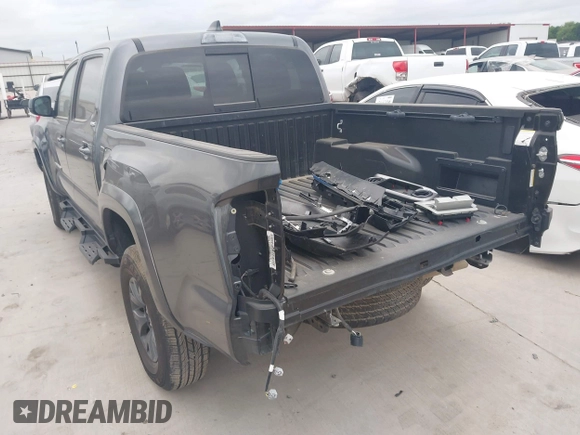 2023 Toyota Tacoma SR5 z VIN 3TMAZ5CN8PM201702, wystawiony jako IAAI lot #42060855 z przebiegiem 17 705 mil mil oraz . Historia ofert i sprzedaży dostępna na DreamBid. Obrazek 3.