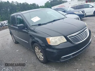 2013 Chrysler Town & Country Touring z VIN 2C4RC1BG2DR705425, wystawiony jako IAAI lot #42366115 z przebiegiem 236 204 mil mil oraz . Historia ofert i sprzedaży dostępna na DreamBid. Obrazek 1.