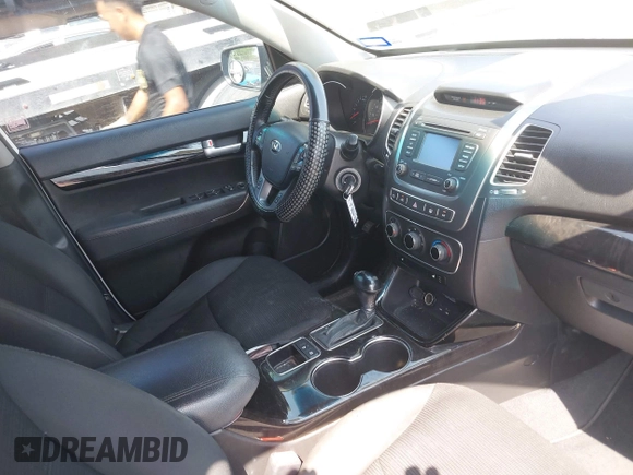 2015 Kia Sorento LX with VIN 5XYKT4A65FG659155, listed as a IAAI auction lot 41968018 with 138,704 mi miles. Bid and sale history available at carsss.com. Image 5.