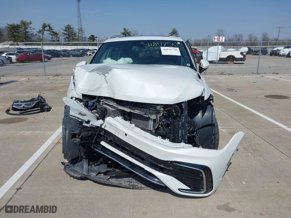 2022 Volkswagen Tiguan SEL R-Line with VIN 3VV4B7AX5NM109074, listed as a IAAI auction lot 41811750 with 29,069 mi miles. Bid and sale history available at carsss.com. Image 13.