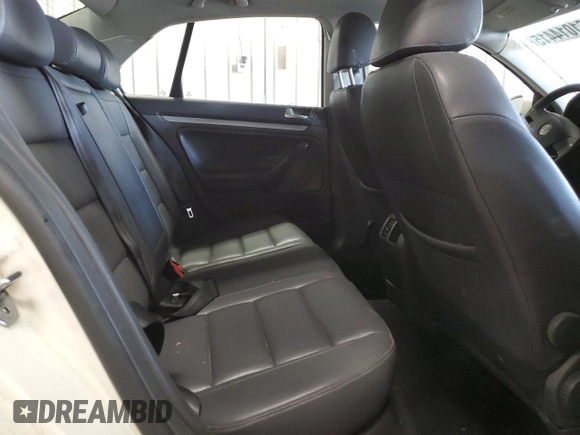 2008 Volkswagen Jetta SE z VIN 3VWRM71K48M168962, wystawiony jako Copart lot #61014415 z przebiegiem 165 679 mil mil oraz Nie do naprawy • Non repairable. Historia ofert i sprzedaży dostępna na DreamBid. Obrazek 10.