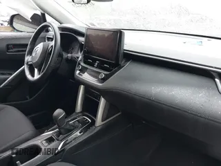 2023 Toyota Corolla Cross LE z VIN 7MUCAABG8PV044965, wystawiony jako IAAI lot #41915223 z przebiegiem 61 222 mil mil oraz . Historia ofert i sprzedaży dostępna na DreamBid. Obrazek 5.