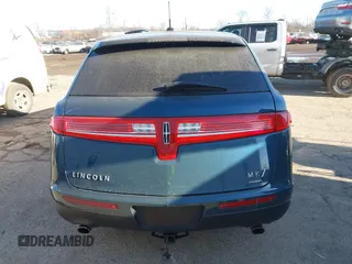 2016 Lincoln MKT EcoBoost z VIN 2LMHJ5AT4GBL02910, wystawiony jako IAAI lot #41192092 z przebiegiem 76 999 mil mil oraz . Historia ofert i sprzedaży dostępna na DreamBid. Obrazek 17.