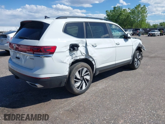 2024 Volkswagen Atlas SE with VIN 1V2HR2CA8RC580455, listed as a IAAI auction lot 42282323 with 13,549 mi miles and . Bid and sale history available at DreamBid. Image 4.
