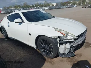 2016 Nissan 370Z Sport z VIN JN1AZ4EH9GM931683, wystawiony jako IAAI lot #42000779 z przebiegiem 113 919 mil mil oraz . Historia ofert i sprzedaży dostępna na DreamBid. Obrazek 1.