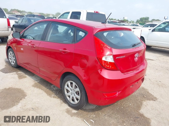 2013 Hyundai Accent GS z VIN KMHCT5AE3DU118162, wystawiony jako IAAI lot #42304964 z przebiegiem 144 815 mil mil oraz . Historia ofert i sprzedaży dostępna na DreamBid. Obrazek 3.