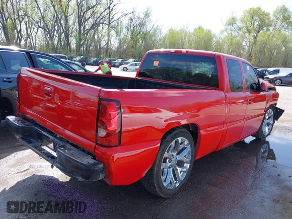 2006 Chevrolet Silverado SS z VIN 2GCEC19N161171970, wystawiony jako IAAI lot #41987549 z przebiegiem 229 928 mil mil oraz . Historia ofert i sprzedaży dostępna na DreamBid. Obrazek 4.