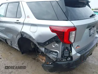 2022 Ford Explorer Timberline z VIN 1FMSK8JH8NGA73830, wystawiony jako IAAI lot #42212478 z przebiegiem 65 026 mil mil oraz . Historia ofert i sprzedaży dostępna na DreamBid. Obrazek 6.