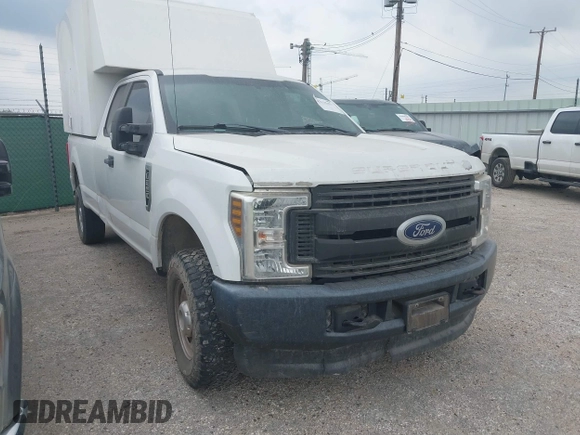 2019 Ford F-250 XL with VIN 1FT7X2B67KEC10592, listed as a IAAI auction lot 42135477 with 211,401 mi miles and . Bid and sale history available at DreamBid. Image 1.