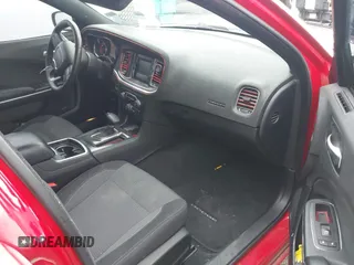 2015 Dodge Charger SE z VIN 2C3CDXBGXFH870710, wystawiony jako IAAI lot #42291111 z przebiegiem 119 677 mil mil oraz . Historia ofert i sprzedaży dostępna na DreamBid. Obrazek 5.