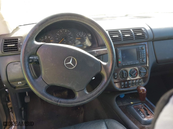 2001 Mercedes-Benz M-Class with VIN 4JGAB72E51A247926, listed as a IAAI auction lot 41277111 with 208,817 mi miles. Bid and sale history available at carsss.com. Image 16.