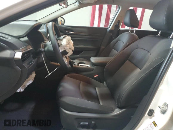 2025 Nissan Altima SV z VIN 1N4BL4DV2SN393878, wystawiony jako Copart lot #60689475 z przebiegiem 1 803 mil mil oraz Czysty tytuł • Clean title. Historia ofert i sprzedaży dostępna na DreamBid. Obrazek 7.