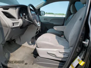 2015 Toyota Sienna L z VIN 5TDZK3DC7FS559722, wystawiony jako Copart lot #59285755 z przebiegiem 104 231 mil mil oraz Szkoda całkowita • Salvage title. Historia ofert i sprzedaży dostępna na DreamBid. Obrazek 7.