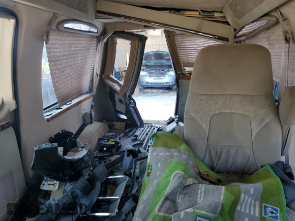 2003 Ford Econoline Cargo Recreational with VIN 1FDPE24L63HA42948, listed as a Copart auction lot 68839164 with 326,444 mi miles and Salvage Title. Bid and sale history available at DreamBid. Image 10.