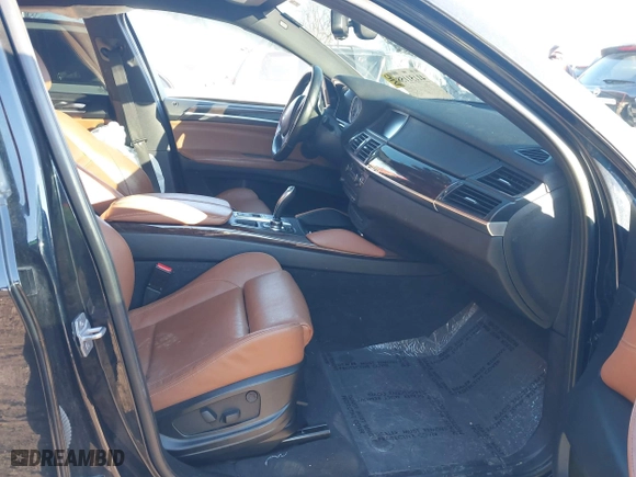 2014 BMW X6 xDrive35i with VIN 5UXFG2C59E0H11200, listed as a IAAI auction lot 41151158 with 140,478 mi miles. Bid and sale history available at carsss.com. Image 5.