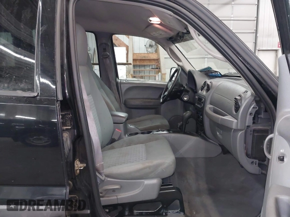 2005 Jeep Liberty Sport with VIN 1J4GL48K75W508905, listed as a IAAI auction lot 41933919 with 203,514 mi miles. Bid and sale history available at carsss.com. Image 5.
