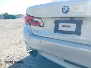 2018 BMW 5 Series 540i xDrive z VIN WBAJE7C59JG892017, wystawiony jako IAAI lot #42556936 z przebiegiem 55 170 mil mil oraz . Historia ofert i sprzedaży dostępna na DreamBid. Obrazek 19.