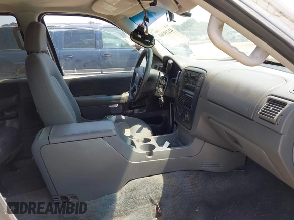 2002 Ford Explorer XLT with VIN 1FMZU63E12UA31299, listed as a IAAI auction lot 42239360 with 289,250 mi miles and . Bid and sale history available at DreamBid. Image 5.