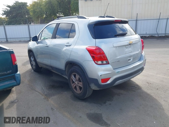 2017 Chevrolet Trax LT z VIN 3GNCJPSB8HL233373, wystawiony jako IAAI lot #40833250 z przebiegiem 117 569 mil mil oraz . Historia ofert i sprzedaży dostępna na DreamBid. Obrazek 3.