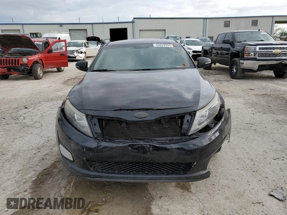 2014 Kia Optima LX z VIN 5XXGM4A79EG331820, wystawiony jako Copart lot #55628945 z przebiegiem Nie podano mil oraz Szkoda całkowita • Salvage title. Historia ofert i sprzedaży dostępna na DreamBid. Obrazek 5.