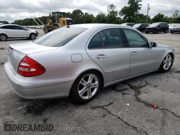 2005 Mercedes-Benz E 500 z VIN WDBUF83J85X177556, wystawiony jako Copart lot #60916214 z przebiegiem 185 915 mil mil oraz Szkoda całkowita • Salvage title. Historia ofert i sprzedaży dostępna na DreamBid. Obrazek 3.