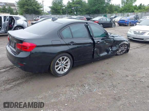 2018 BMW 3 Series 320i xDrive z VIN WBA8E5G59JNU46619, wystawiony jako IAAI lot #42279952 z przebiegiem 44 929 mil mil oraz . Historia ofert i sprzedaży dostępna na DreamBid. Obrazek 4.