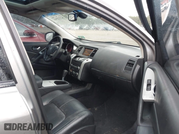 2010 Nissan Murano SL z VIN JN8AZ1MW2AW133778, wystawiony jako IAAI lot #42222555 z przebiegiem 165 909 mil mil oraz . Historia ofert i sprzedaży dostępna na DreamBid. Obrazek 5.