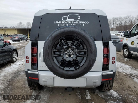 2024 Land Rover Defender S z VIN SALEJ7EU8R2315730, wystawiony jako Copart lot #42731245 z przebiegiem 249 mil mil oraz Szkoda całkowita • Salvage title. Historia ofert i sprzedaży dostępna na DreamBid. Obrazek 6.