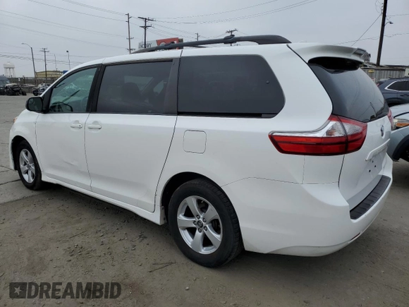2019 Toyota Sienna LE Auto Access Seat z VIN 5TDKZ3DC2KS004815, wystawiony jako Copart lot #63492255 z przebiegiem 131 212 mil mil oraz Szkoda całkowita • Salvage title. Historia ofert i sprzedaży dostępna na DreamBid. Obrazek 2.