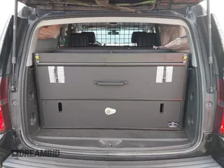 2018 Chevrolet Tahoe Commercial z VIN 1GNLCDEC0JR291831, wystawiony jako IAAI lot #40681194 z przebiegiem 111 711 mil mil oraz . Historia ofert i sprzedaży dostępna na DreamBid. Obrazek 16.