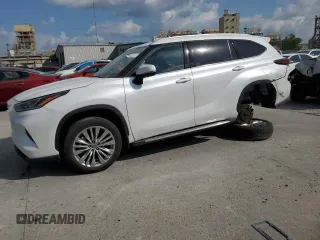 2024 Toyota Highlander LE z VIN 5TDKDRAH6RS535933, wystawiony jako Copart lot #56011885 z przebiegiem 10 719 mil mil oraz Szkoda całkowita • Salvage title. Historia ofert i sprzedaży dostępna na DreamBid. Obrazek 1.