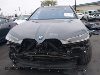2025 BMW iX xDrive50 z VIN WB523CF07SCT32782, wystawiony jako IAAI lot #42097770 z przebiegiem 3 447 mil mil oraz . Historia ofert i sprzedaży dostępna na DreamBid. Obrazek 13.