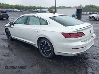 2023 Volkswagen Arteon SEL Premium R-Line z VIN WVWTR7AN4PE014292, wystawiony jako IAAI lot #42331800 z przebiegiem 6 389 mil mil oraz . Historia ofert i sprzedaży dostępna na DreamBid. Obrazek 3.