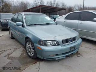 2003 Volvo S40 with VIN YV1VS27533F961118, listed as a IAAI auction lot 41560612 with 123,774 mi miles. Bid and sale history available at carsss.com. Image 1.