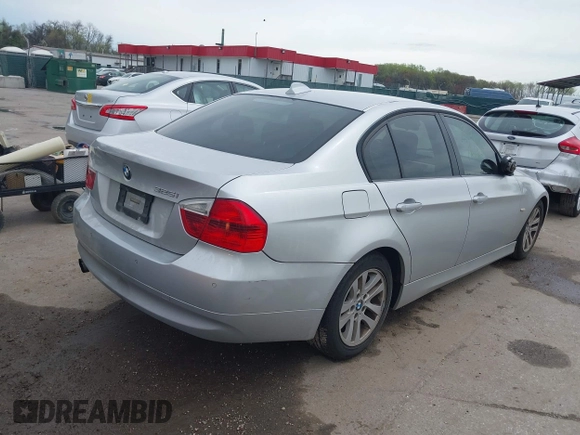 2006 BMW 3 Series 325i z VIN WBAVB17576NK37407, wystawiony jako IAAI lot #41967656 z przebiegiem 209 291 mil mil oraz . Historia ofert i sprzedaży dostępna na DreamBid. Obrazek 4.