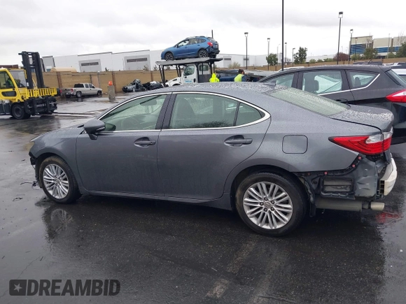 2013 Lexus ES 4dr Sdn with VIN JTHBK1GG1D2055528, listed as a IAAI auction lot 41781276 with 186,228 mi miles. Bid and sale history available at carsss.com. Image 15.
